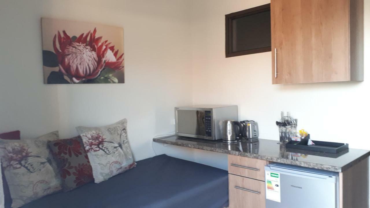 Blue Sea Guest House Източен Лондон Екстериор снимка